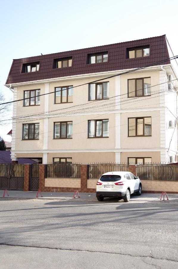 Chiernomorskie Apartamenty Odessa Exterior photo