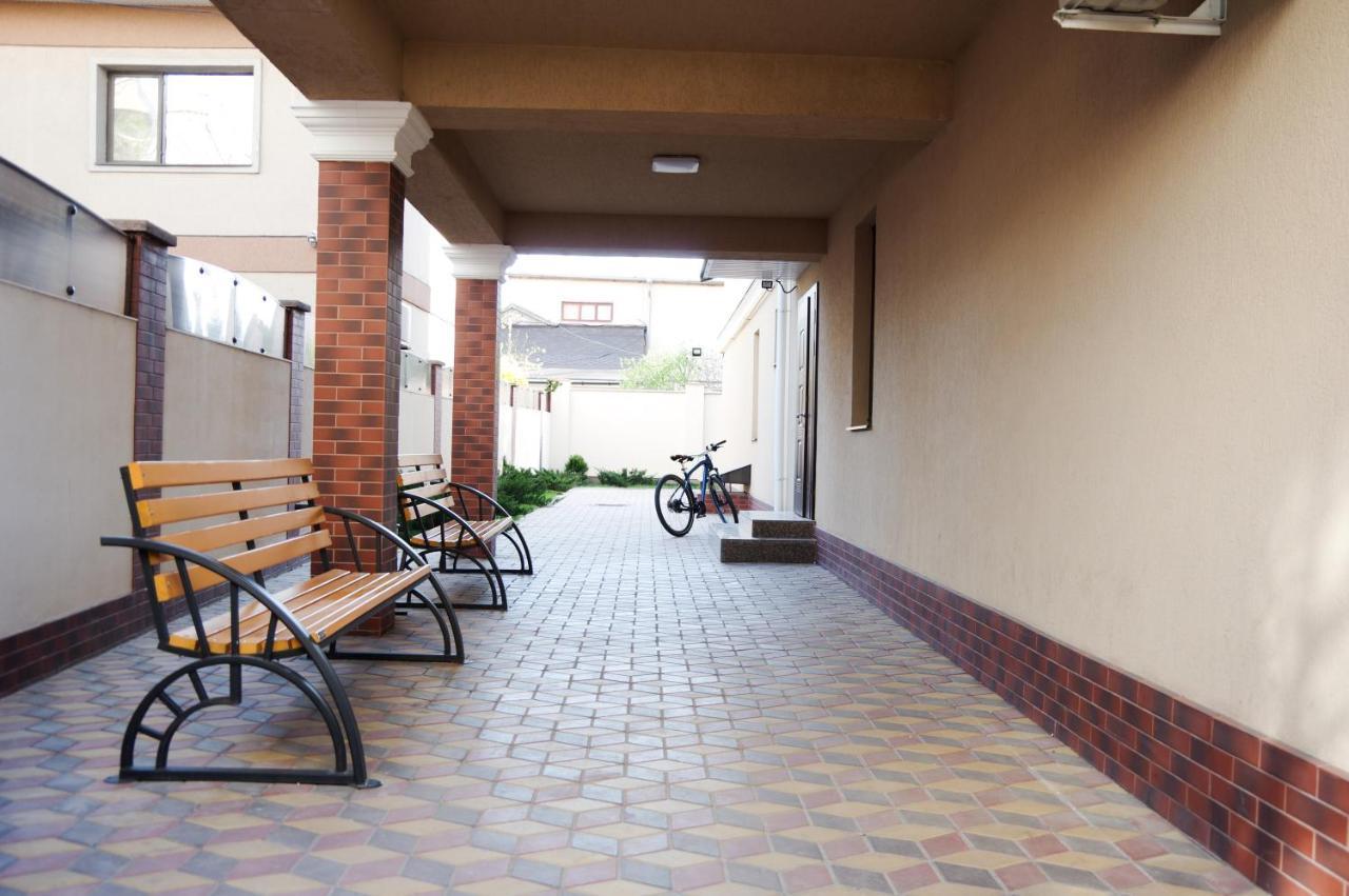 Chiernomorskie Apartamenty Odessa Exterior photo